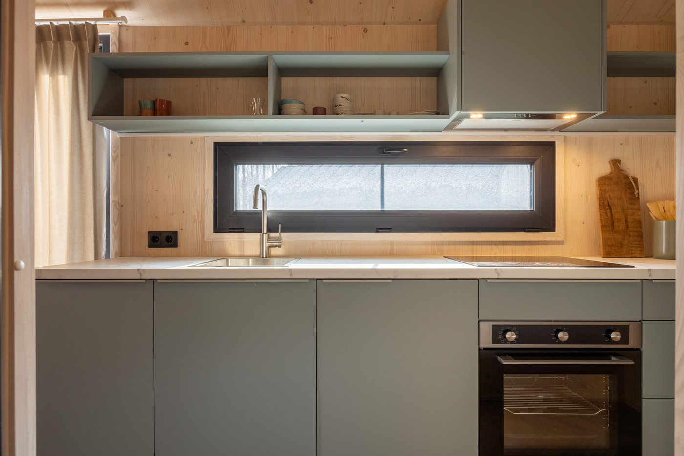 Keuken in een tiny house van De Tuin van Keet