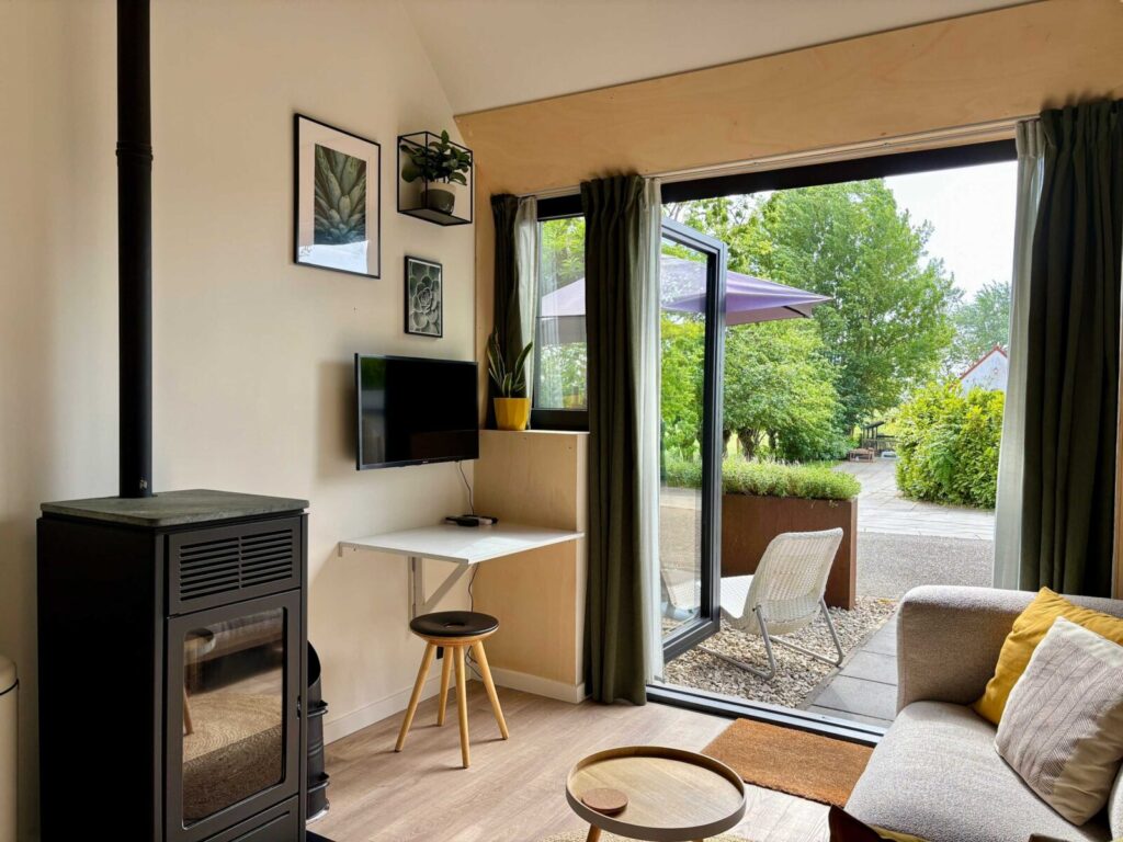 Tiny House mit Kamin in der Polderlandschaft | Tiny House Gold Main Image