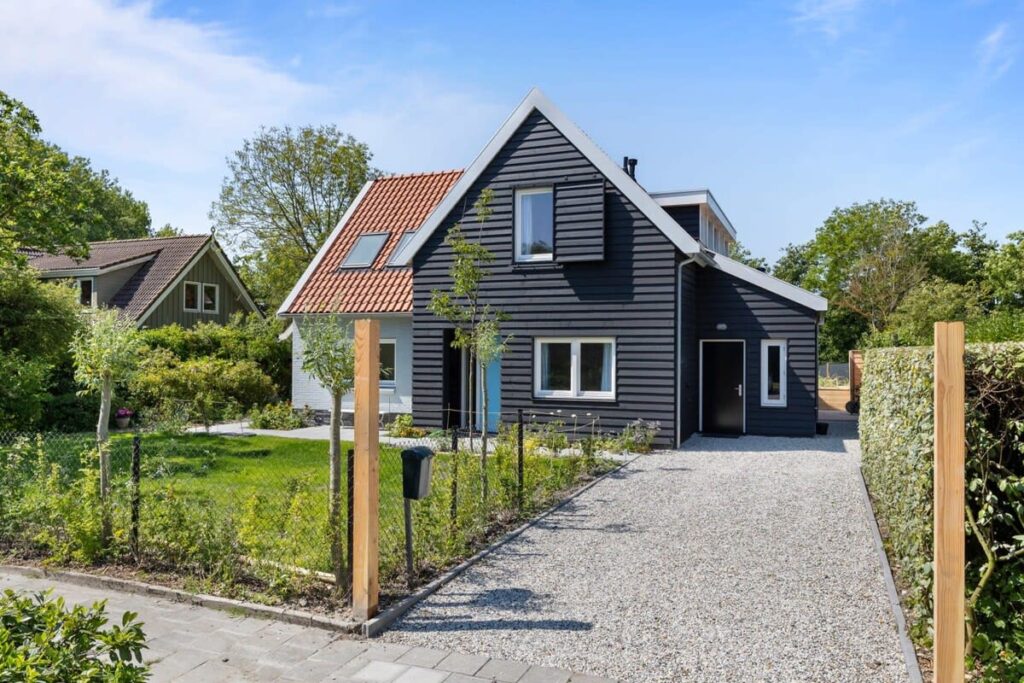 Spacious holiday home with enclosed garden in Domburg | Casembrootplein 19 Main Image