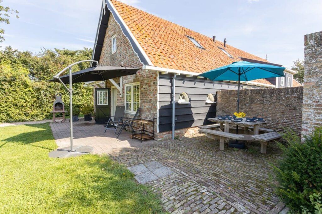 Holiday home with private bathrooms in Westkapelle | Zeeuwse Liefde - De Grote Schuur Main Image