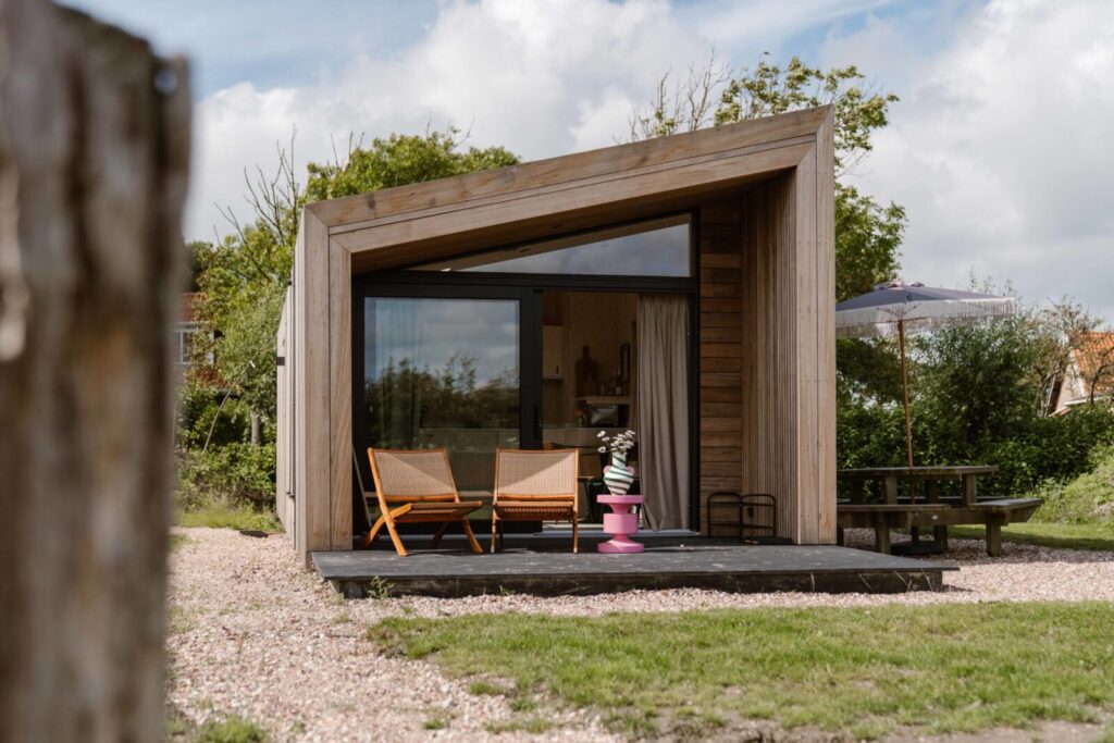 Spacious tiny house with mezzanine in Westkapelle | Zeeuwse Liefde – Tiny House 15 Main Image
