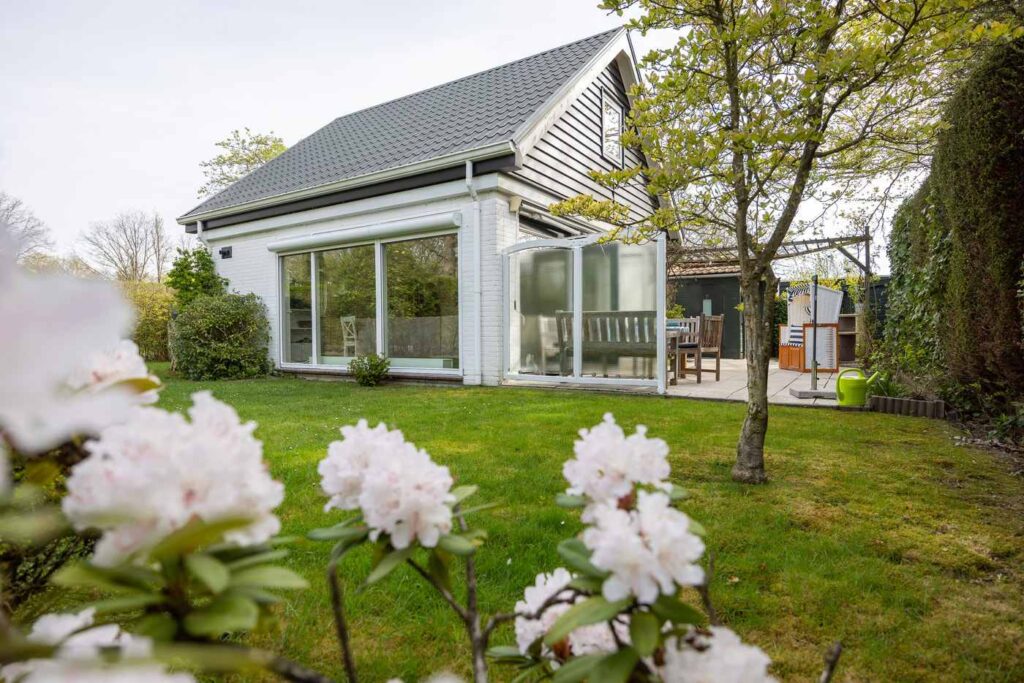 Holiday home with garden in Kortgene - Klaverhoek 6 Main Image